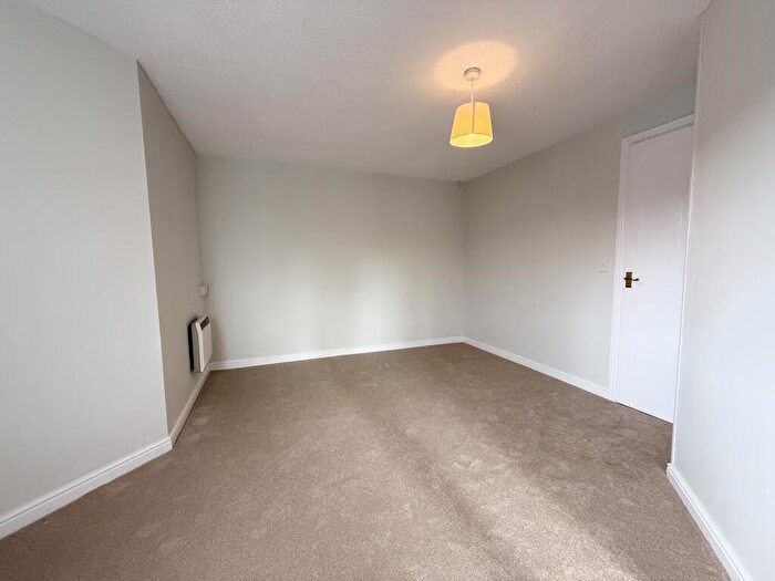 2 Bedroom Flat To Rent In Banyard Close, Cheltenham, GL51