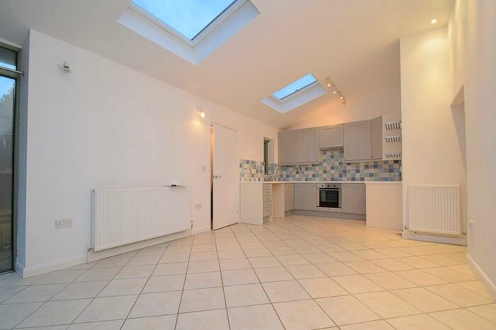 2 Bedroom Bungalow To Rent In Teg Down, SO22