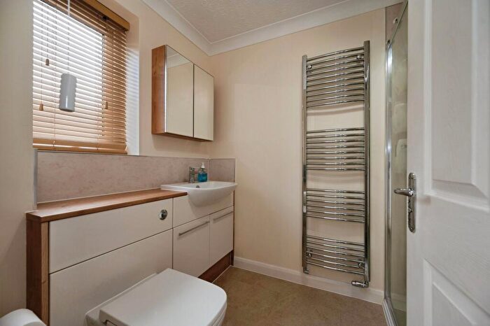2 Bedroom Bungalow For Sale In Wheatlands Avenue, Hayling Island, Hampshire, PO11