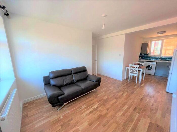 2 Bedroom Flat To Rent In Minster Court, Liverpool, L7