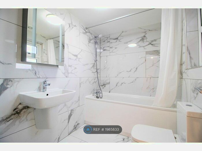 3 Bedroom Maisonette To Rent In Central Park Road, London, E6