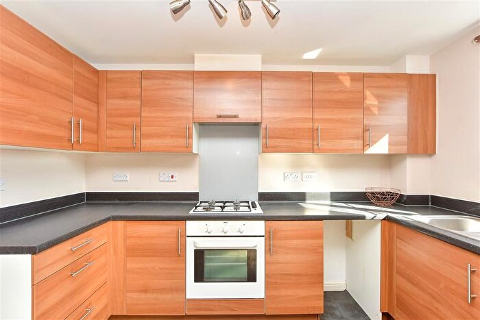 2 Bedroom Flat For Sale In Abelyn Avenue, Sittingbourne, Kent, ME10