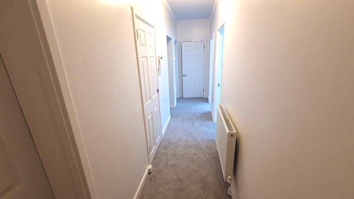 2 Bedroom Flat To Rent In Brent Street, London, NW4