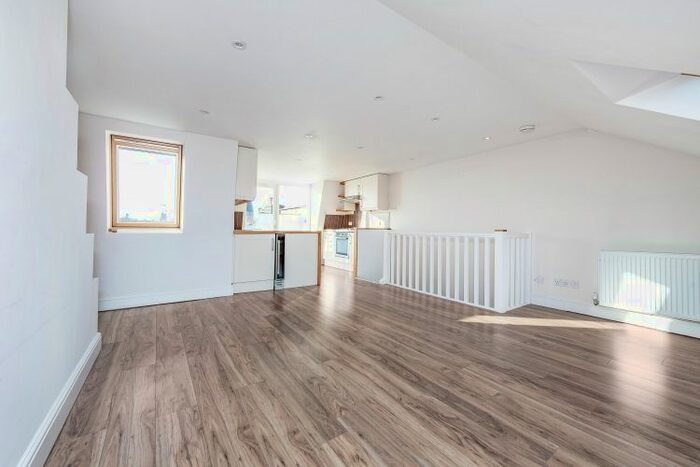 3 Bedroom Flat To Rent In Micklethwaite Road, London, SW6