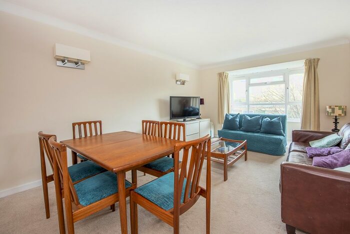 2 Bedroom Flat To Rent In Adelaide Road, Surbiton, KT6