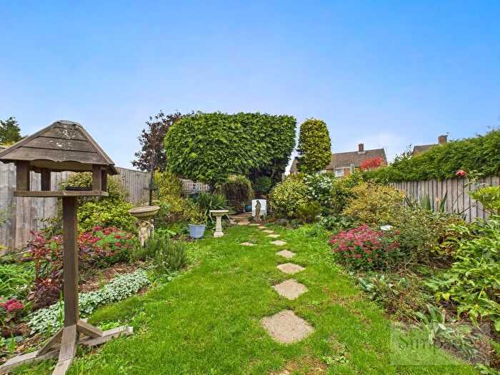 2 Bedroom End Of Terrace House For Sale In Wychwood Close, Witney, OX28