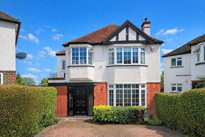 4 Bedroom Detached House For Sale In Eastcote View, Pinner, HA5