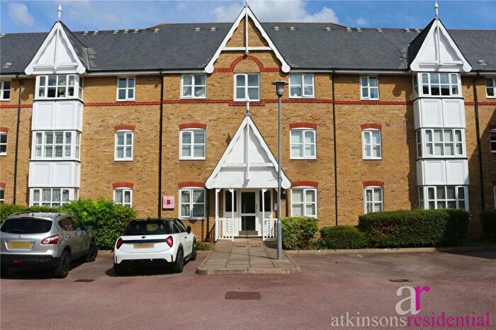 2 Bedroom Apartment For Sale In Gordon Road, Enfield, Middlesex, EN2