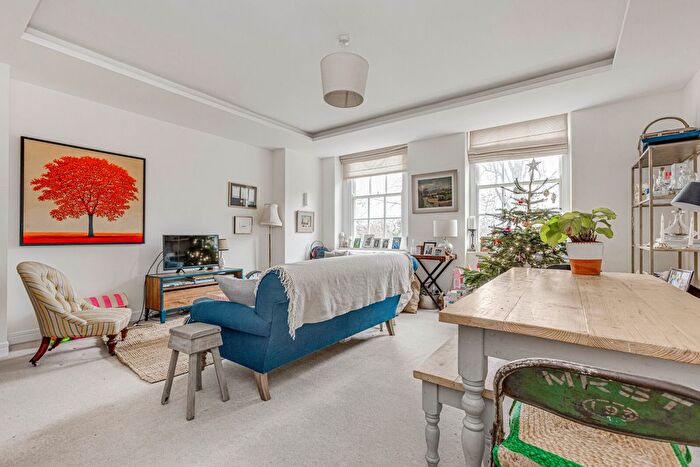 3 Bedroom Flat To Rent In Rivermead Court, Ranelagh Gardens, SW6