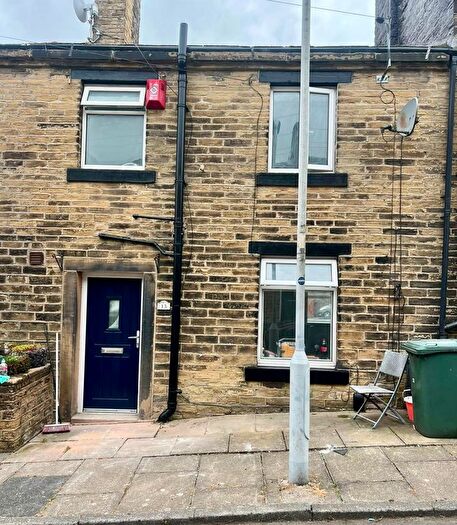 2 Bedroom Terraced House To Rent In New Street, Denholme, BD13