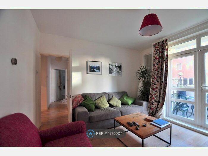 3 Bedroom Flat To Rent In Fieldwick House, London, E9