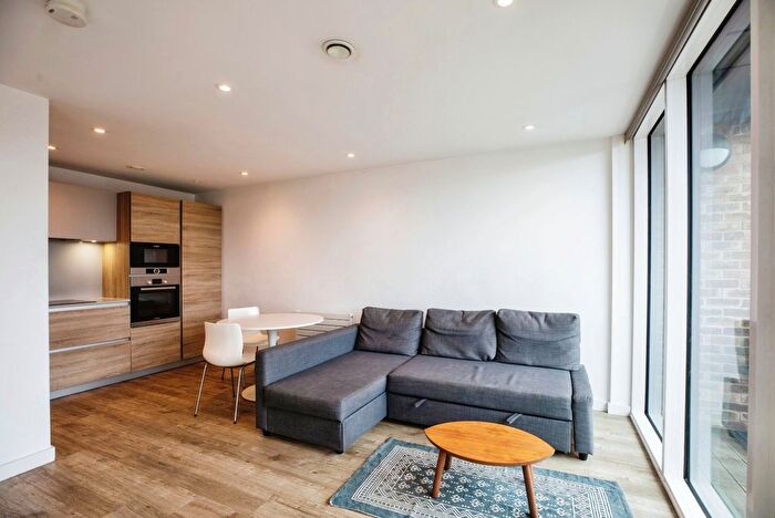 1 Bedroom Flat To Rent In Tooting High Street, London, SW17