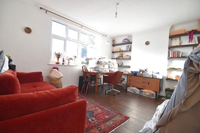 1 Bedroom Apartment To Rent In Carleton Road, London, N7