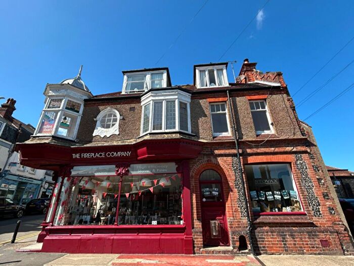 2 Bedroom Flat To Rent In High Street, Broadstairs, Kent, CT10