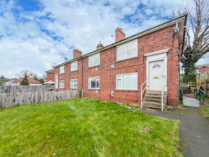 2 Bedroom Flat To Rent In Millshaw Road, Leeds, LS11