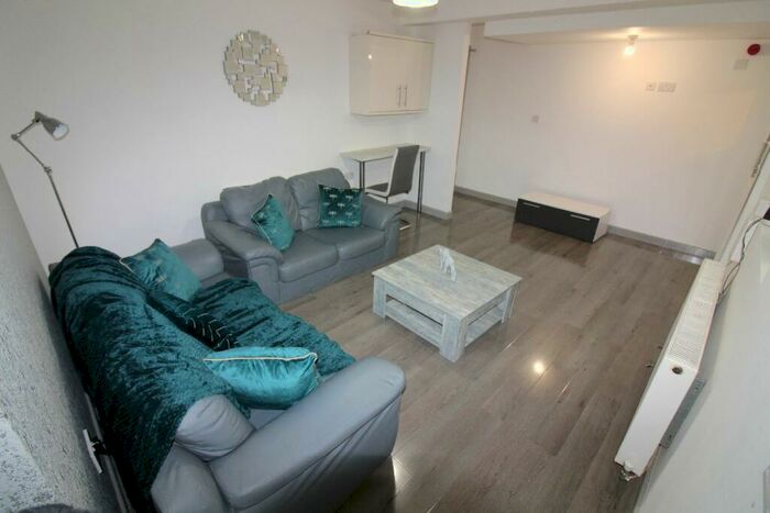 5 Bedroom Flat To Rent In Adelphi Street, Preston, PR1