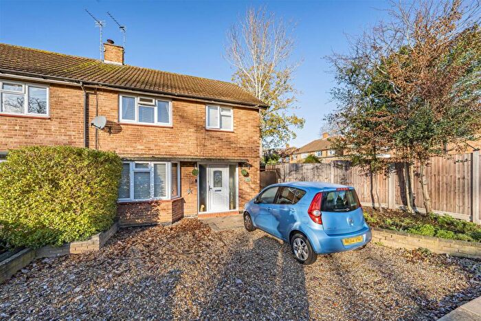 3 Bedroom Semi-Detached House For Sale In Hunters Ride, Bricket Wood, St. Albans, AL2