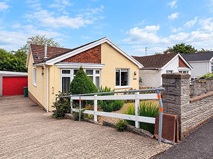 3 Bedroom Semi-Detached House For Sale In Fairview Close, Pontyclun, Rhondda Cynon Taff., CF72