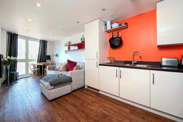 2 Bedroom Flat To Rent In Ramsgate Street, Hackney, London, E8
