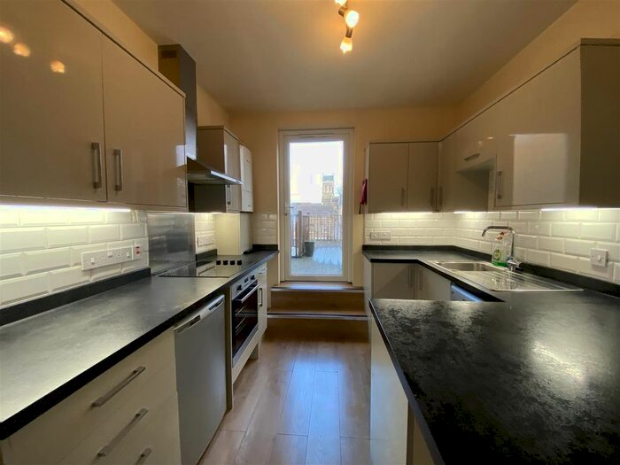 2 Bedroom Flat To Rent In Windmill Street, Gravesend, DA12