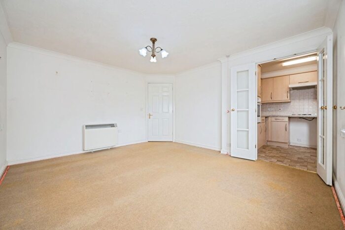 1 Bedroom Flat For Sale In Fairholme Court, Eastleigh, SO50