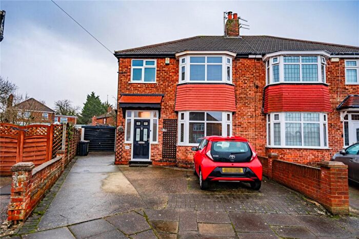 3 Bedroom Semi-Detached House For Sale In Roundway, Grimsby, Lincolnshire, DN34