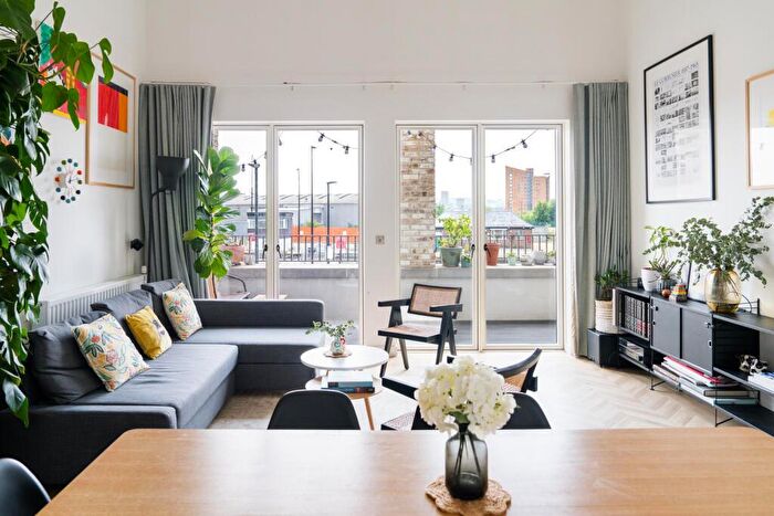 2 Bedroom Apartment To Rent In Lock Side Way, Royal Albert Docks, London, E16