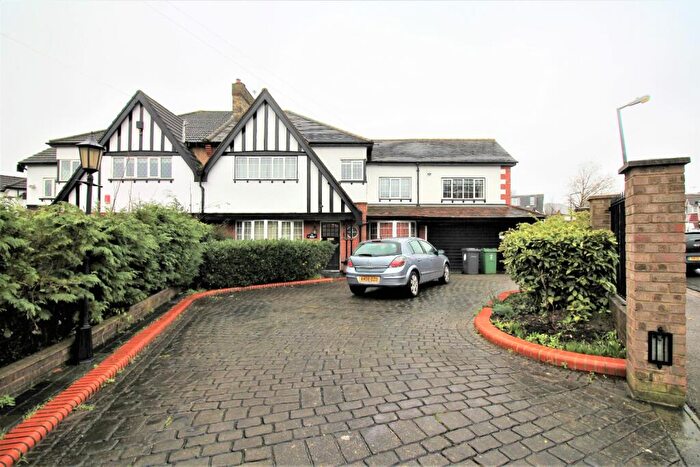 5 Bedroom Semi-Detached House To Rent In Beresford Road, London, Greater London, E4