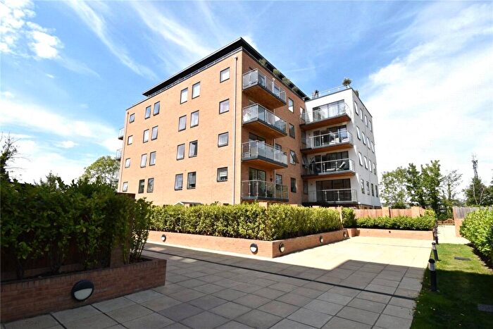 2 Bedroom Apartment For Sale In Old Bracknell Lane West, Bracknell, Berkshire, RG12