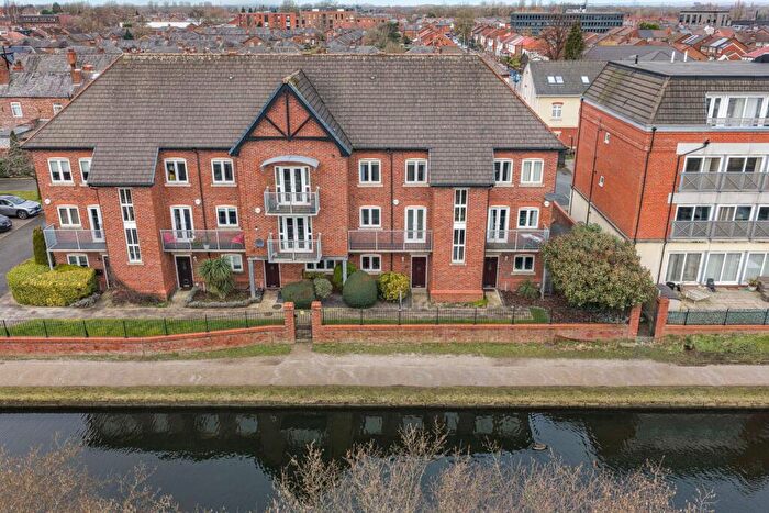 3 Bedroom Terraced House For Sale In Waterside, Sale, M33