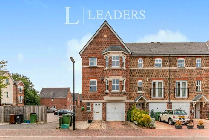4 Bedroom Town House To Rent In Cavendish Walk, Epsom, KT19