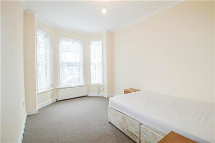 1 Bedroom End Of Terrace House To Rent In Durnsford Road, Wimbledon Park, SW19