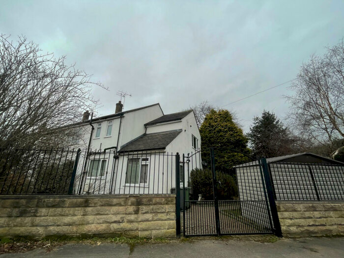 6 Bedroom Semi-Detached House To Rent In Kirkstall Lane, Leeds, West Yorkshire, LS5