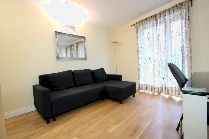 3 Bedroom Flat To Rent In Eaton Road, Sutton, SM2