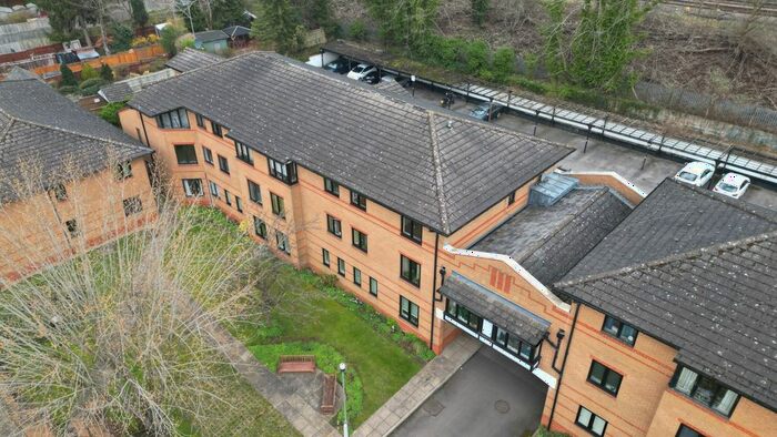 2 Bedroom Flat To Rent In Lake View Railway Terrace, Kings Langley, Hertfordshire, WD4