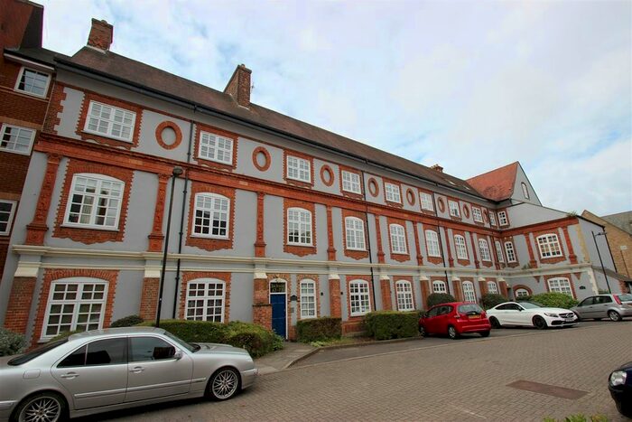 3 Bedroom Flat To Rent In Bennett Crescent, Cowley, Oxford, OX4