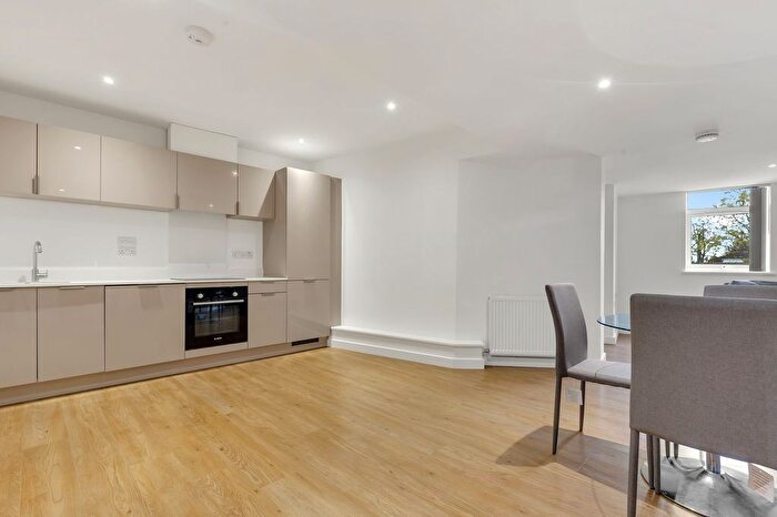 1 Bedroom Flat To Rent In Windmill Avenue, Fitzwilliam House, UB2