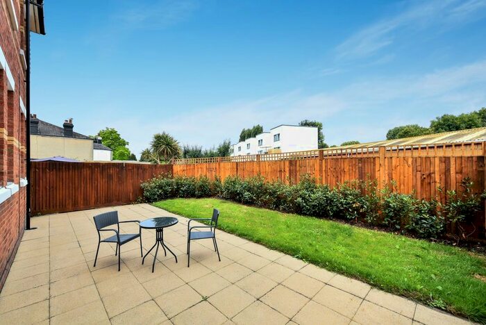 2 Bedroom Flat To Rent In Barmeston Road, London, SE6