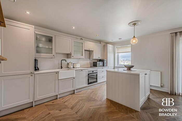 2 Bedroom Flat For Sale In Millfield Close, Coxfarm Court, RM11