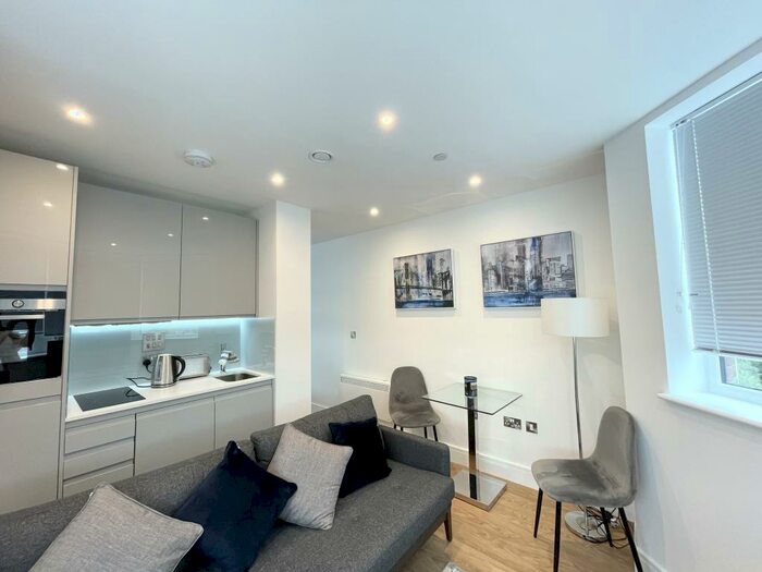 Studio To Rent In Papermill House, RM1