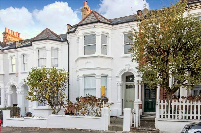 2 Bedroom Flat To Rent In Airedale Road, Balham, London, SW12
