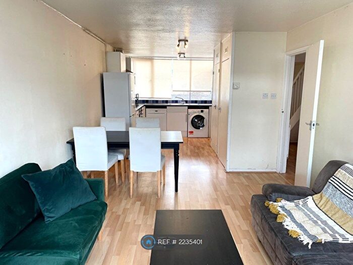 4 Bedroom Semi-Detached House To Rent In Coney Way, Nine Elms, SW8