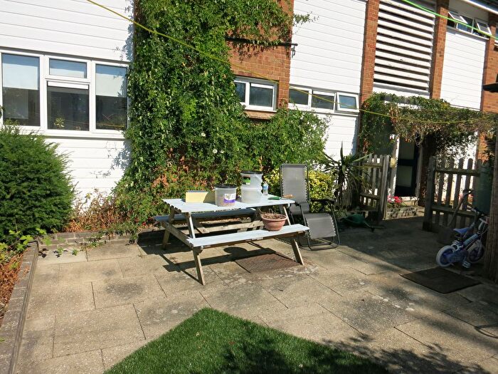 1 Bedroom Flat To Rent In St Johns Road, Westcott, Dorking, RH4