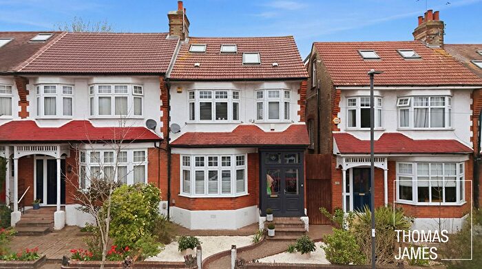 4 Bedroom Terraced House For Sale In Hawthorn Avenue, London, N13