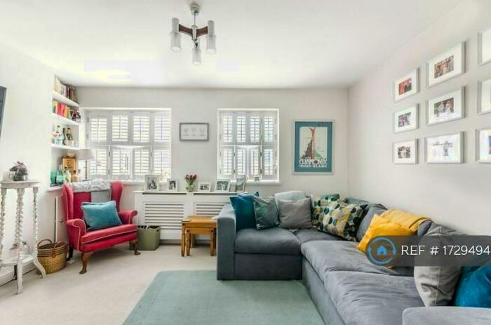 2 Bedroom Flat To Rent In Glazebrook Close, London, SE21