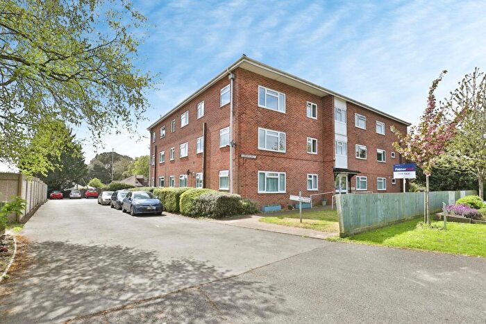 2 Bedroom Flat For Sale In Poole Road, Poole, Dorset, BH16