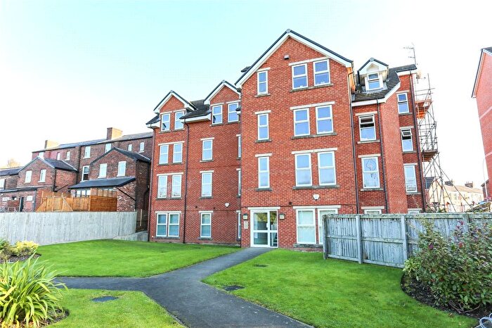 2 Bedroom Flat To Rent In Wellington Court, Stich Lane, Heaton Norris, Stockport, SK4