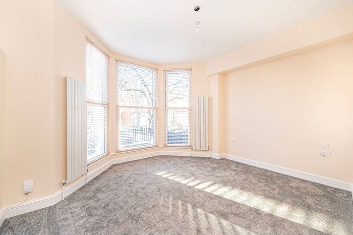 2 Bedroom Flat To Rent In Finsbury Park, Finsbury Park, London, N4