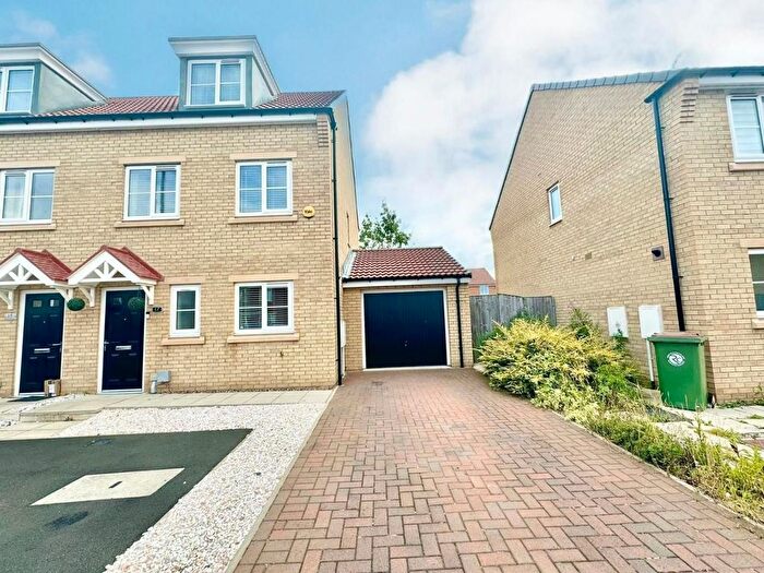 3 Bedroom Semi-Detached House To Rent In Oakwood Gardens, Middlesbrough, TS6