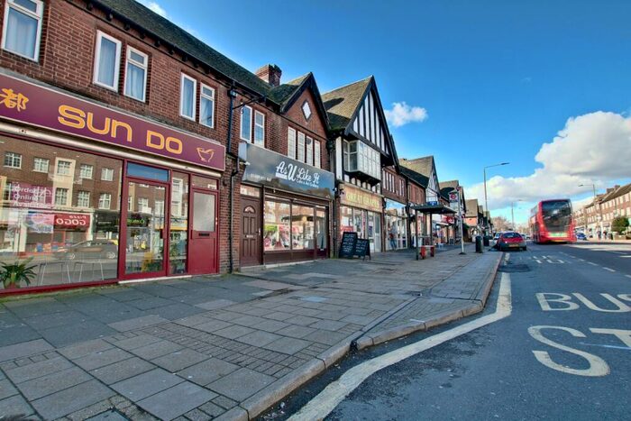 2 Bedroom Apartment To Rent In Queensway, Petts Wood, Orpington, BR5